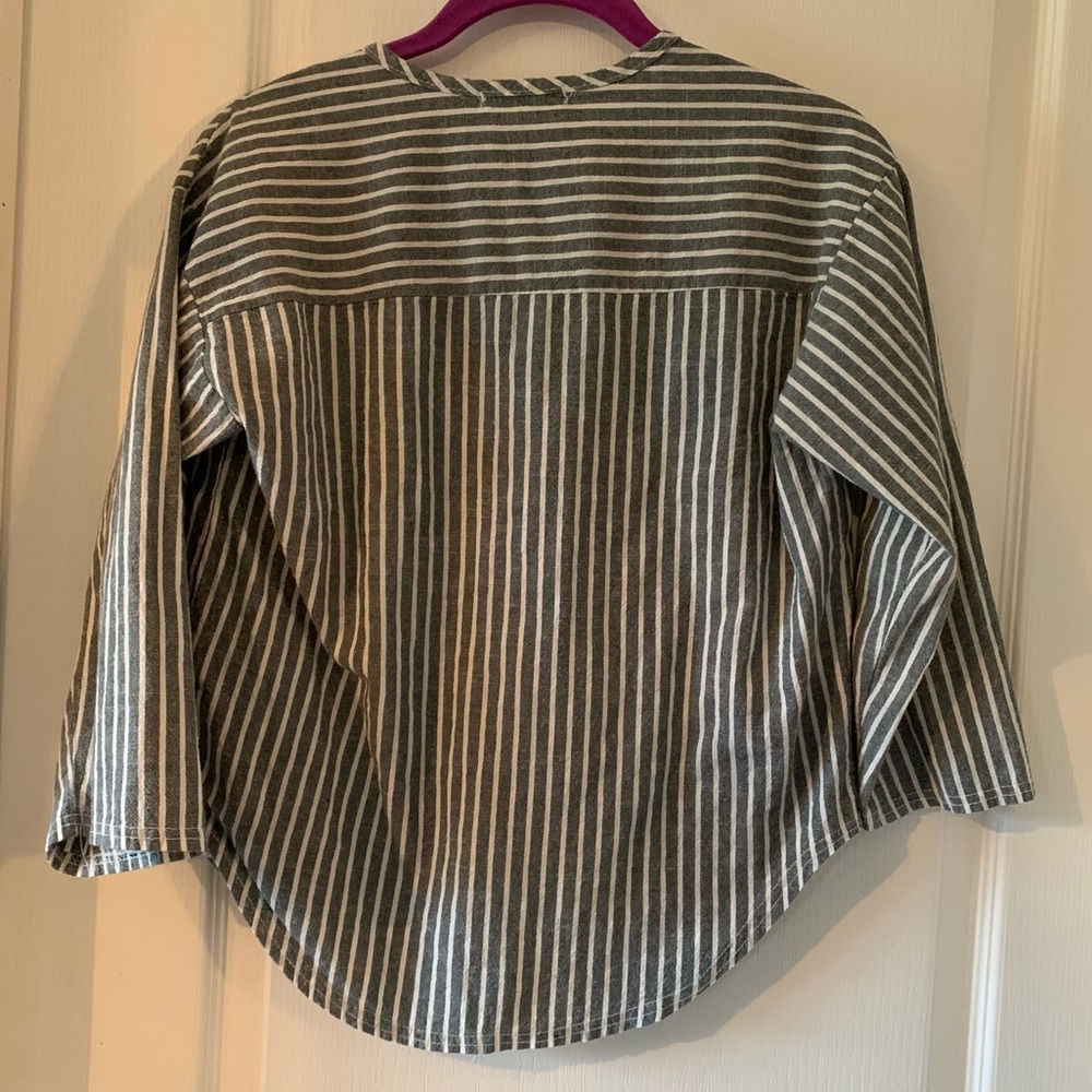 Pin stripe linen top - Picture 6 of 7